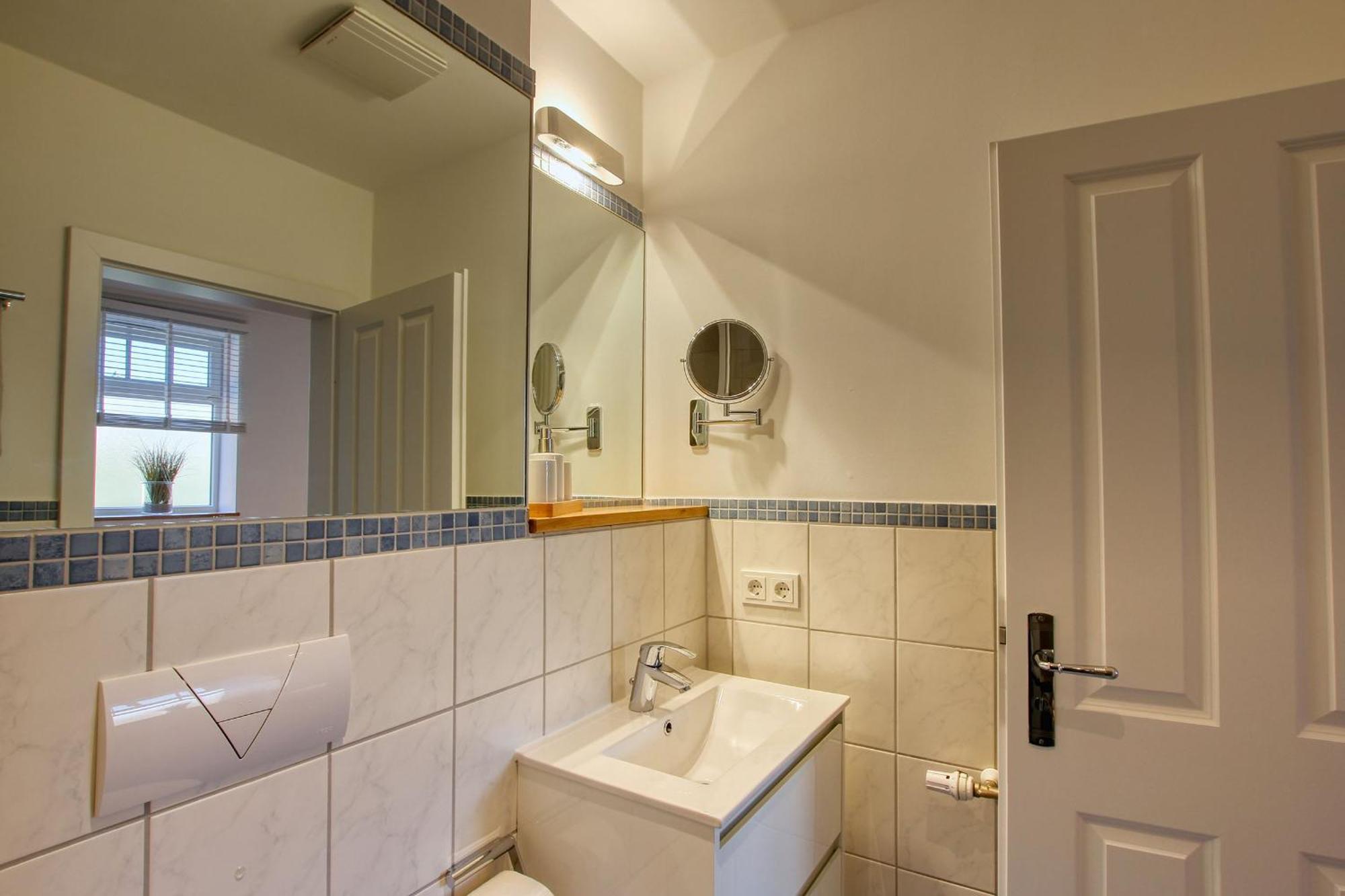 Landhaus Am Ufer - Wohnung 2 Хайлигенхафен Экстерьер фото